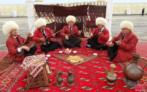 torkman clothes 300x188 - قوم ترکمن از خلال نگاشته‌های گردشگران خارجی